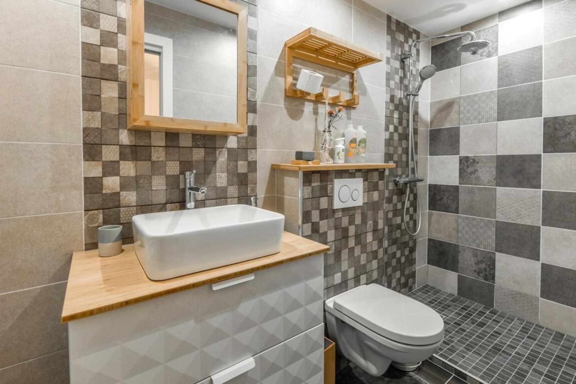 3-Star Rated Apartment In The Heart Of The Old Town With A View Annecy Bagian luar foto