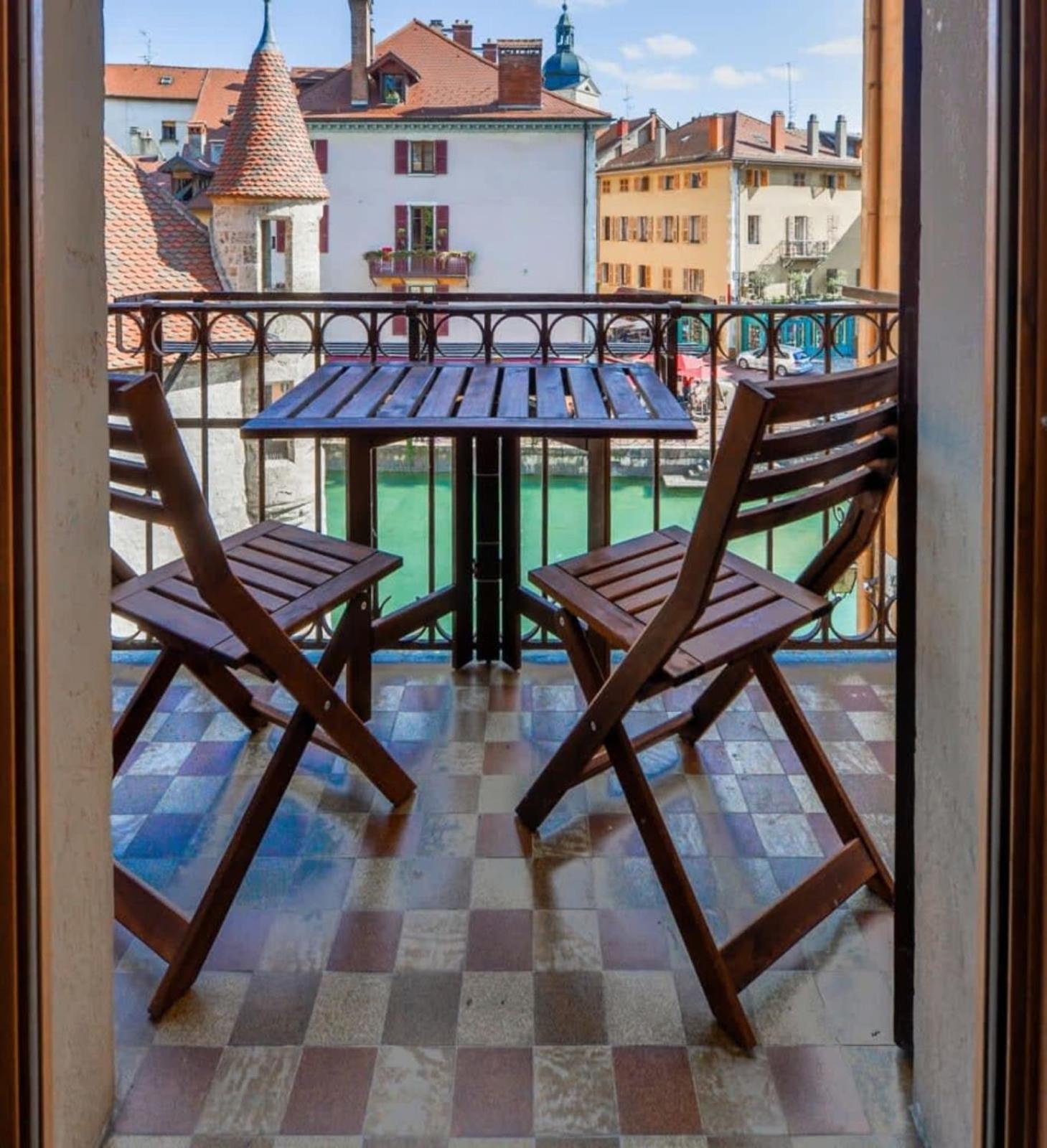 3-Star Rated Apartment In The Heart Of The Old Town With A View Annecy Bagian luar foto