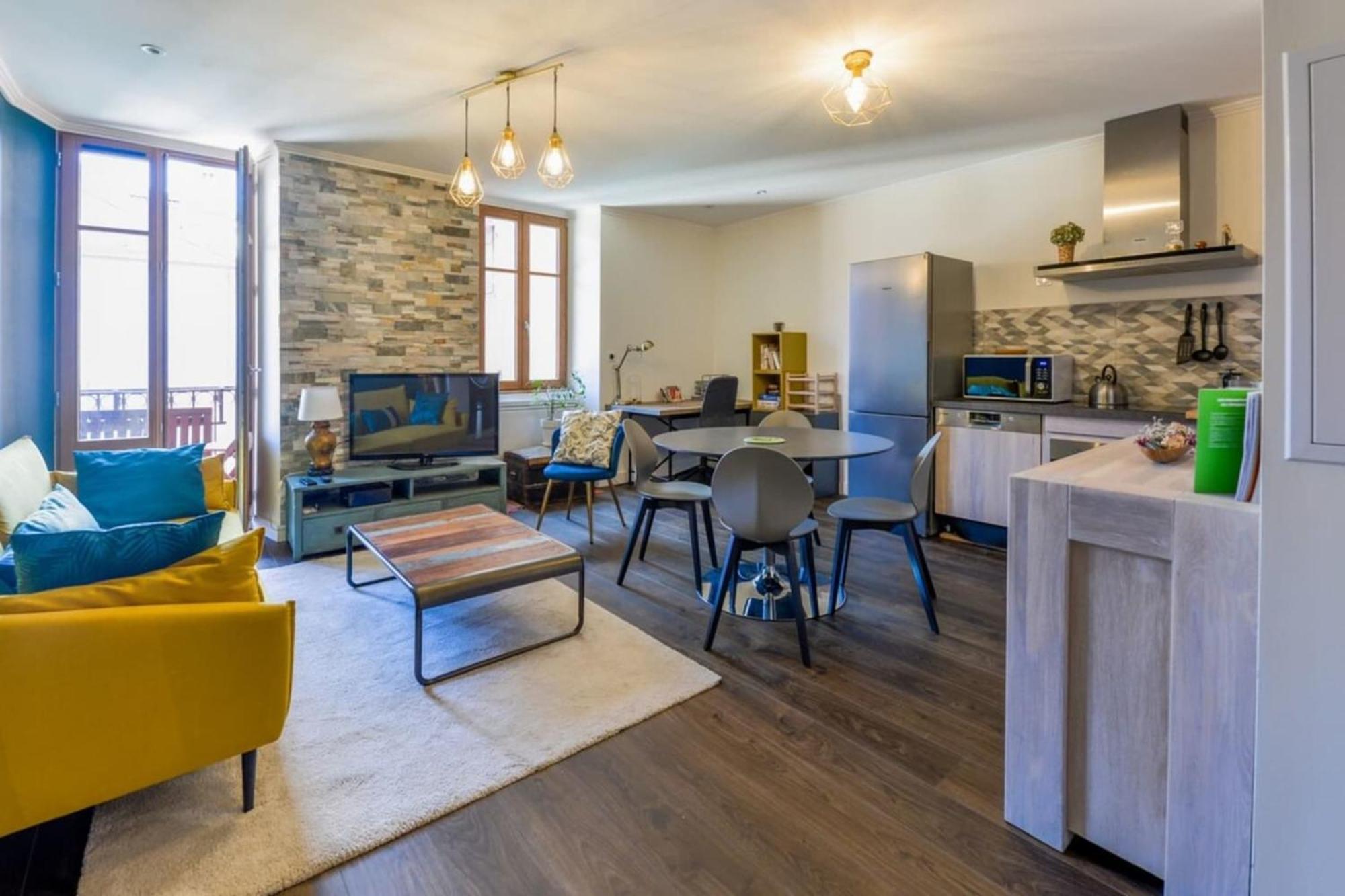 3-Star Rated Apartment In The Heart Of The Old Town With A View Annecy Bagian luar foto